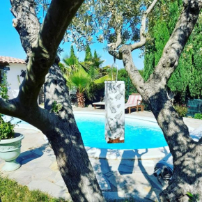 Cocon Provençal B&B Chambre - SdB - Terrasse privée & Piscine à Saint Chamas